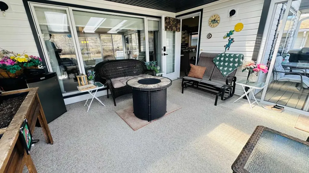 24 Willow Point Drumheller AB T0J0Y5