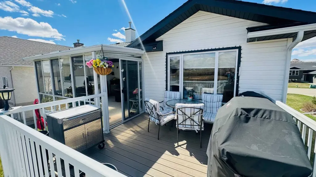 24 Willow Point Drumheller AB T0J0Y5