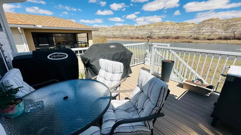 24 Willow Point Drumheller AB T0J0Y5