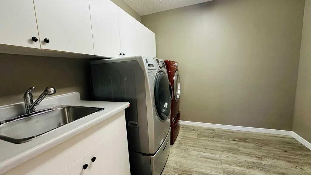 24 Willow Point Drumheller AB T0J0Y5