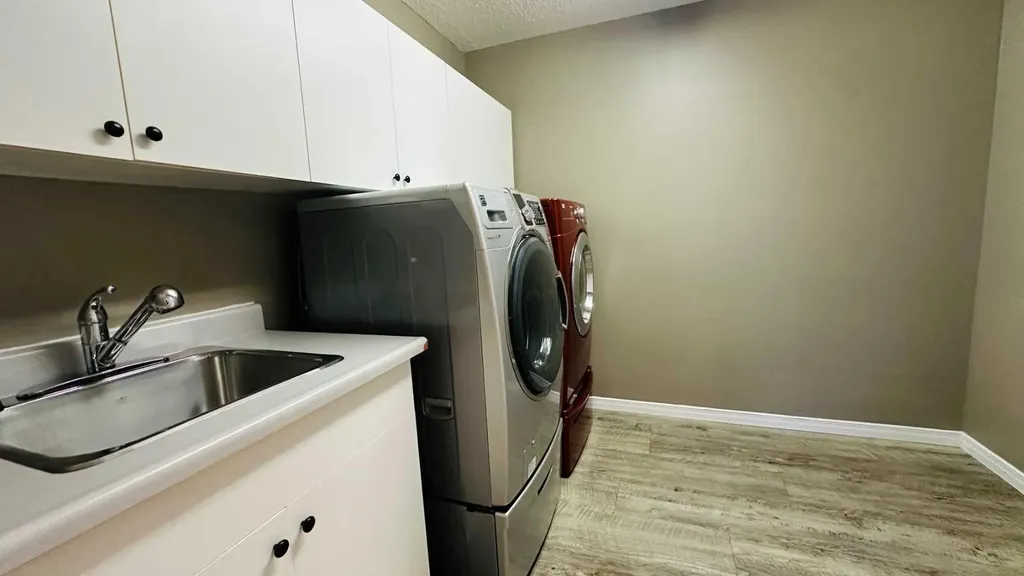 24 Willow Point Drumheller AB T0J0Y5