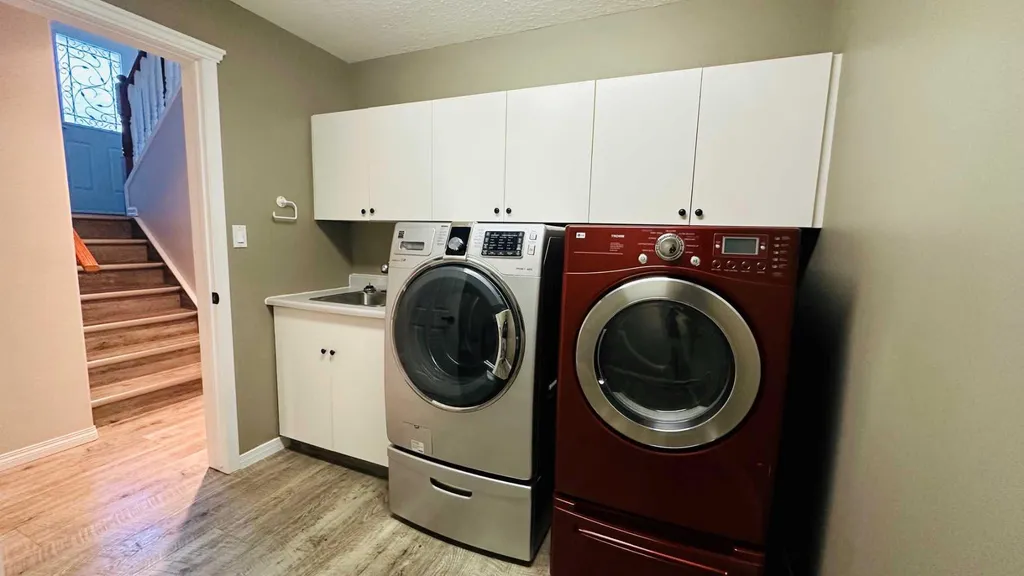 24 Willow Point Drumheller AB T0J0Y5