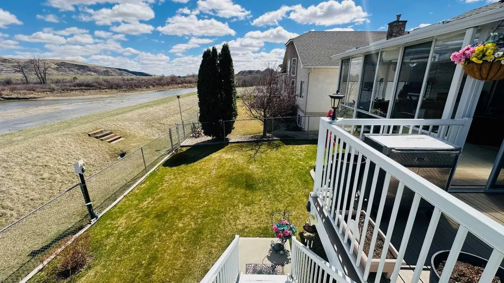24 Willow Point Drumheller AB T0J0Y5