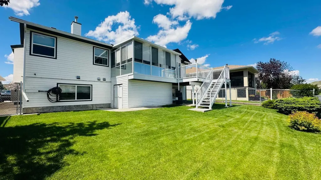 24 Willow Point Drumheller AB T0J0Y5