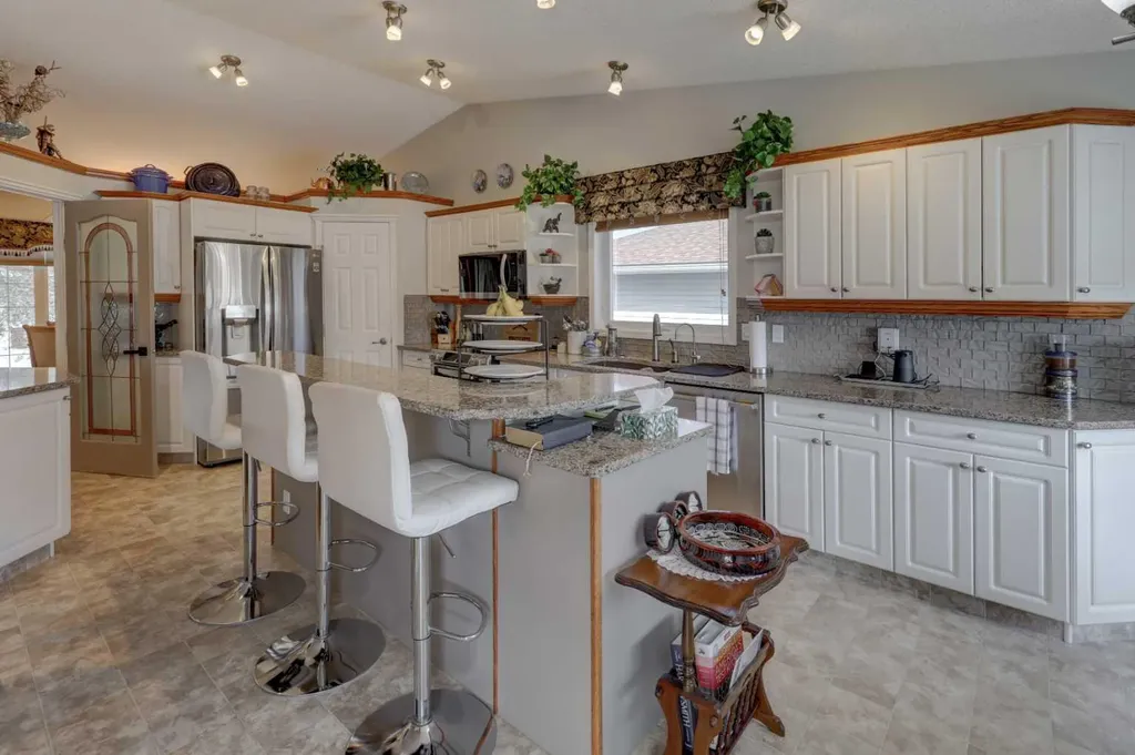 24 Willow Point Drumheller AB T0J0Y5