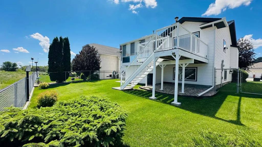 24 Willow Point Drumheller AB T0J0Y5