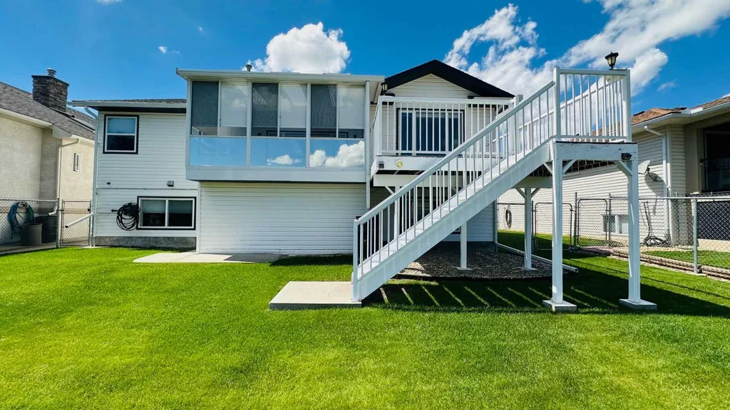 24 Willow Point Drumheller AB T0J0Y5