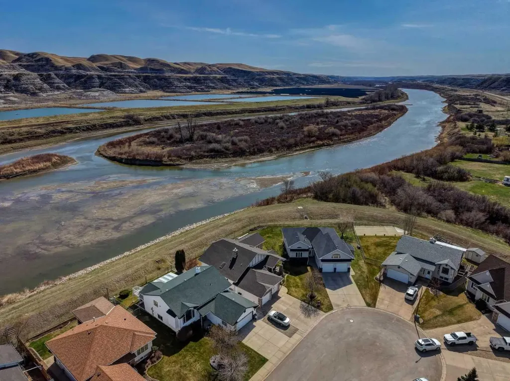 24 Willow Point Drumheller AB T0J0Y5