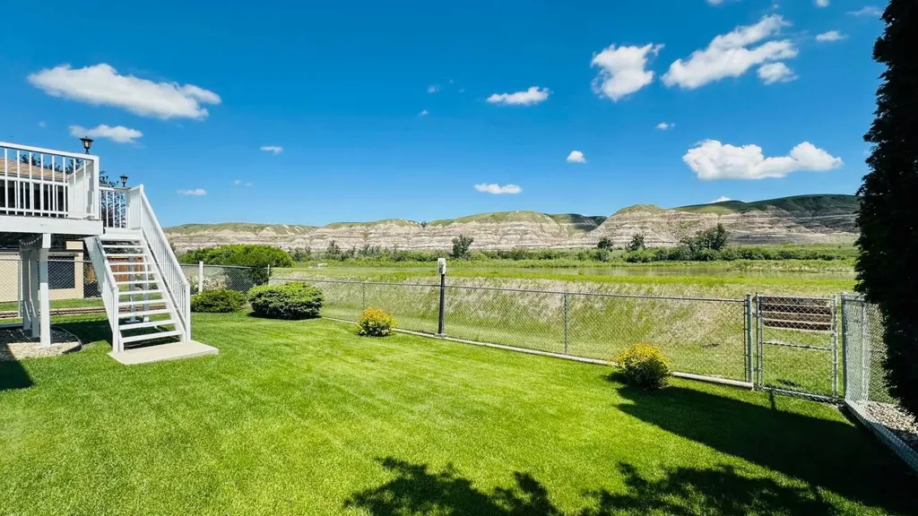 24 Willow Point Drumheller AB T0J0Y5