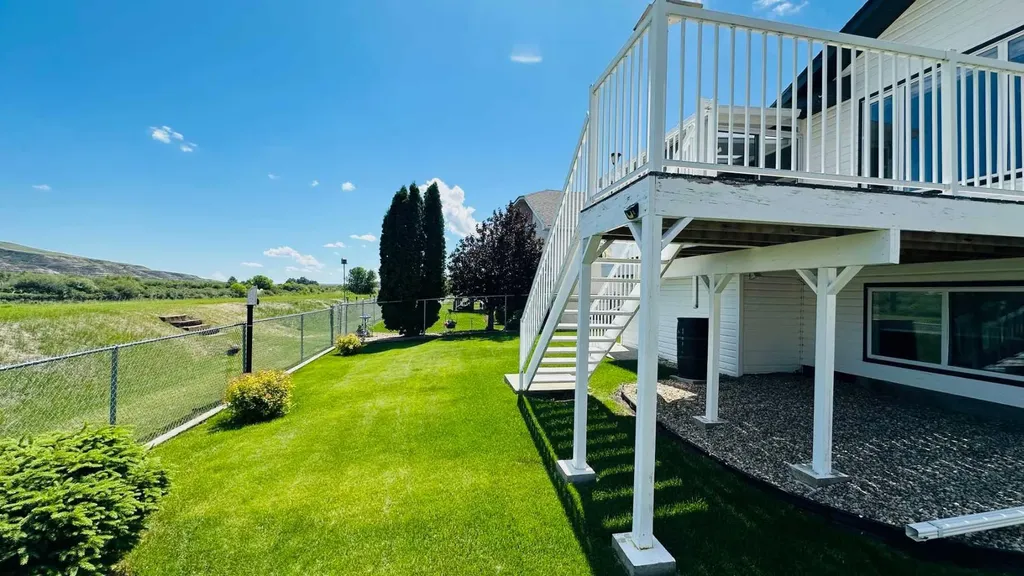 24 Willow Point Drumheller AB T0J0Y5