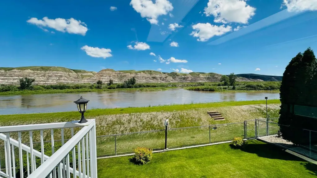 24 Willow Point Drumheller AB T0J0Y5
