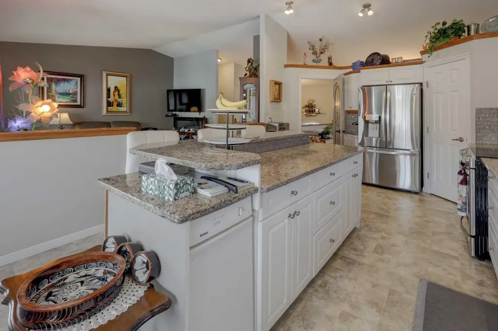 24 Willow Point Drumheller AB T0J0Y5