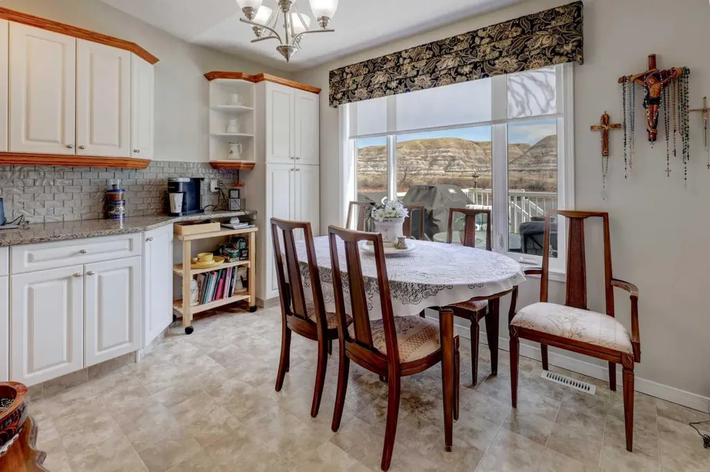 24 Willow Point Drumheller AB T0J0Y5