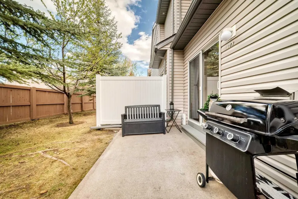 103 Everstone Place SW Calgary AB T2Y 4H7