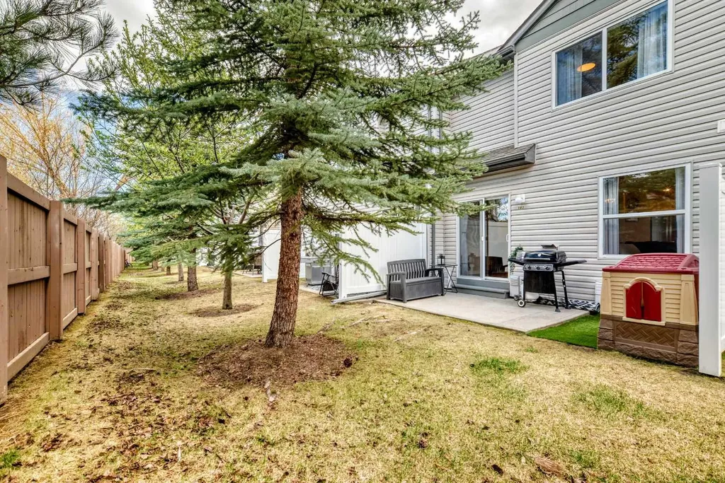 103 Everstone Place SW Calgary AB T2Y 4H7