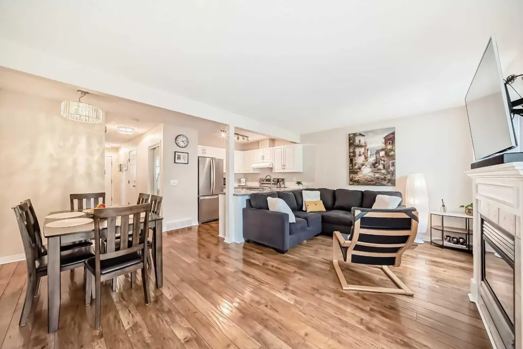 103 Everstone Place SW Calgary AB T2Y 4H7