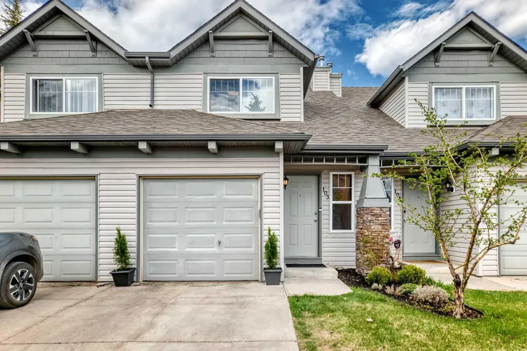 103 Everstone Place SW Calgary AB T2Y 4H7
