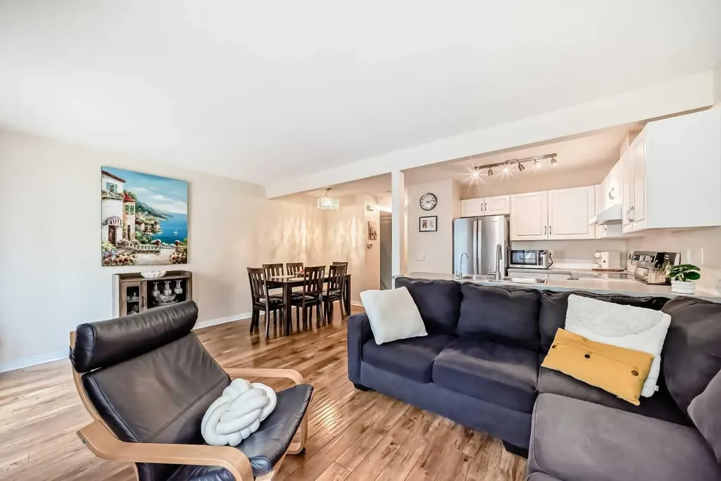 103 Everstone Place SW Calgary AB T2Y 4H7