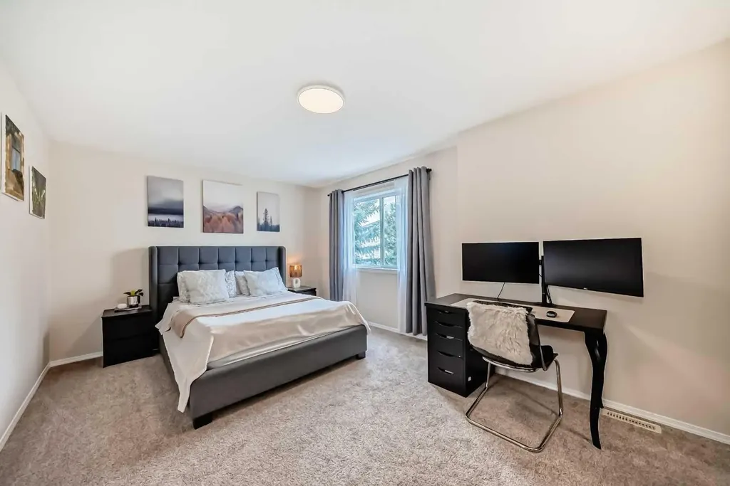 103 Everstone Place SW Calgary AB T2Y 4H7