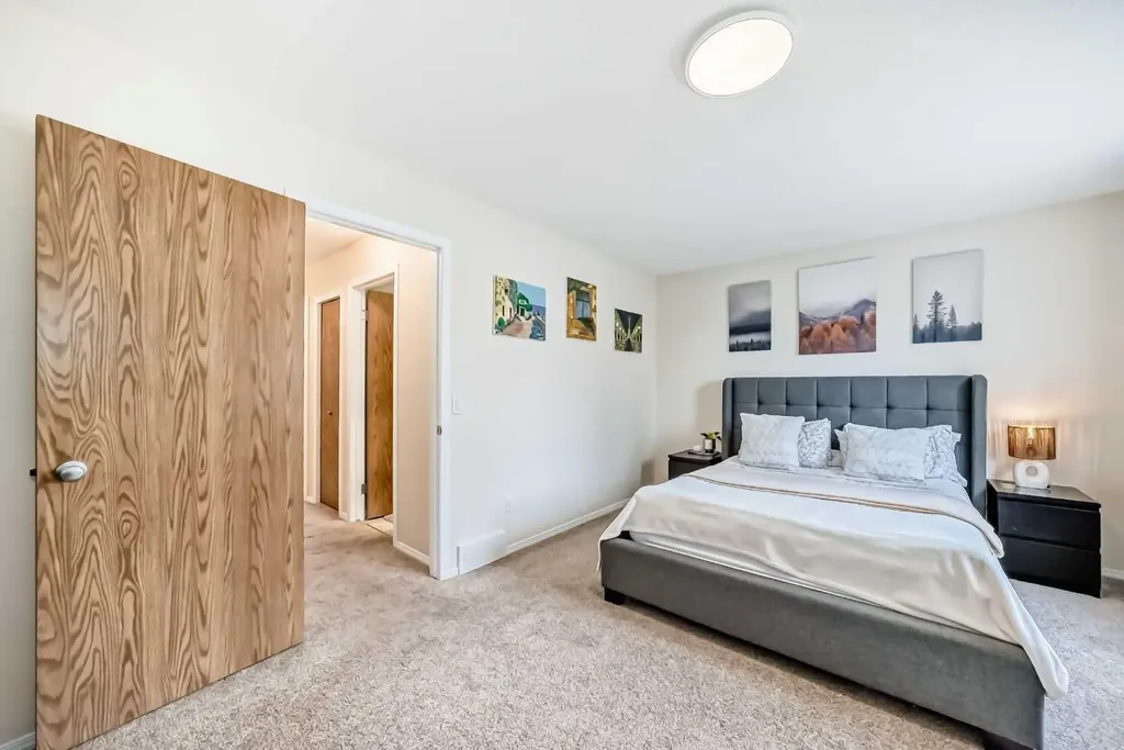 103 Everstone Place SW Calgary AB T2Y 4H7