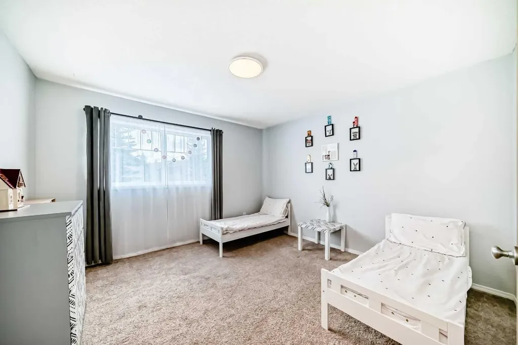 103 Everstone Place SW Calgary AB T2Y 4H7