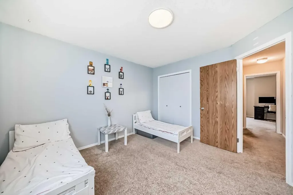 103 Everstone Place SW Calgary AB T2Y 4H7