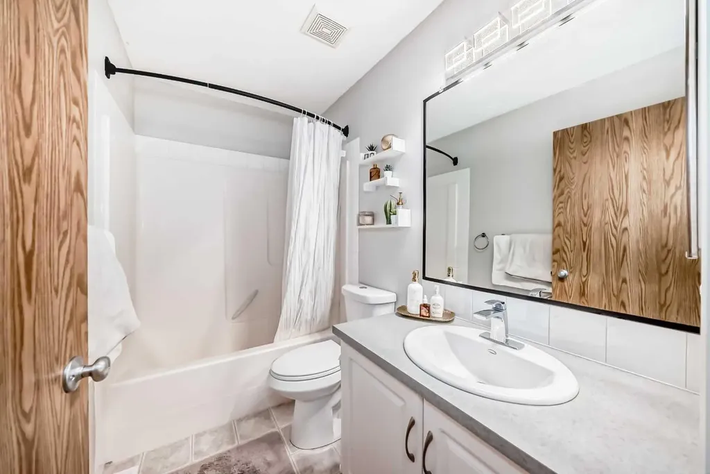 103 Everstone Place SW Calgary AB T2Y 4H7