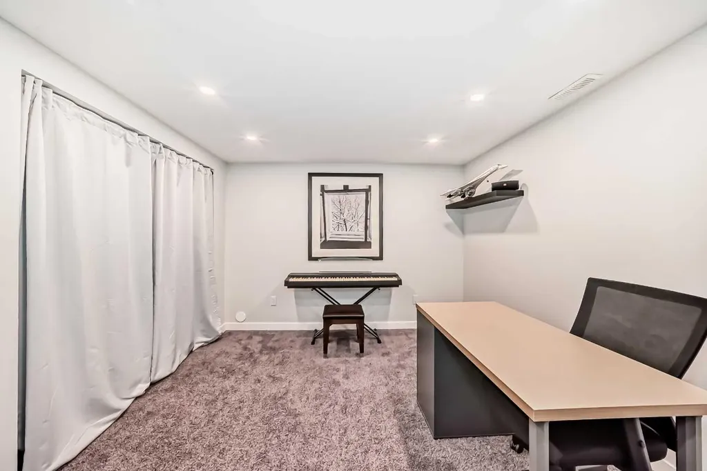 103 Everstone Place SW Calgary AB T2Y 4H7