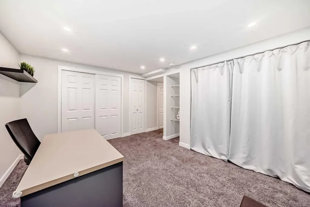 103 Everstone Place SW Calgary AB T2Y 4H7