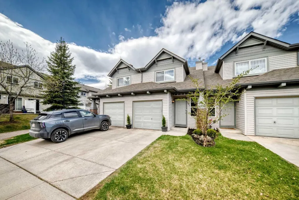 103 Everstone Place SW Calgary AB T2Y 4H7
