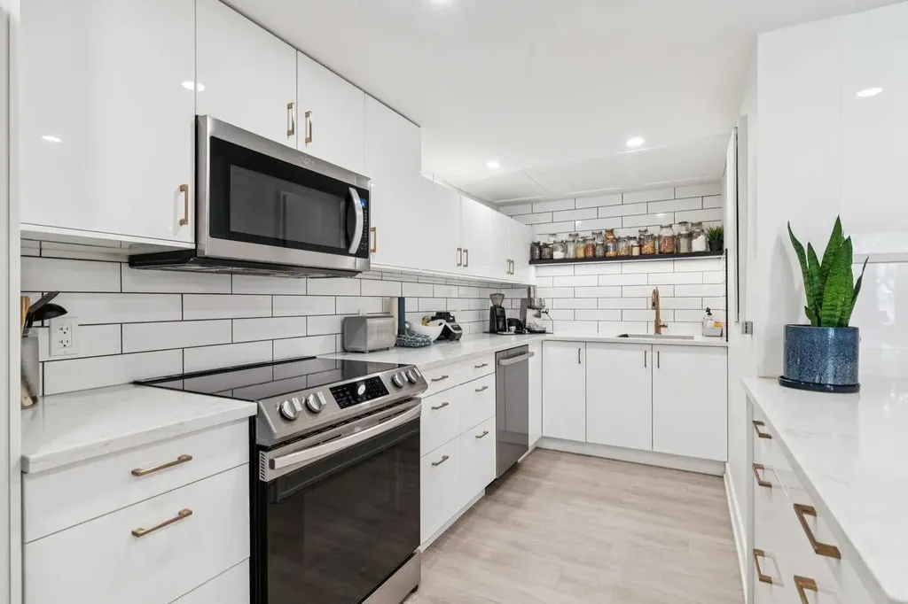 1215 Cameron Avenue SW Calgary AB T2T 0K8