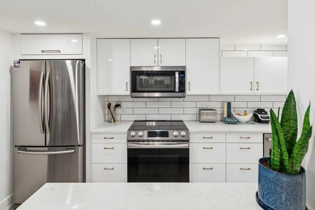 1215 Cameron Avenue SW Calgary AB T2T 0K8