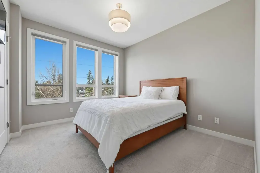 4065 32 Avenue NW Calgary AB T3B 6G6