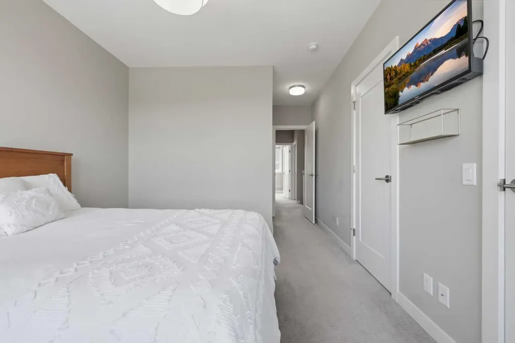 4065 32 Avenue NW Calgary AB T3B 6G6
