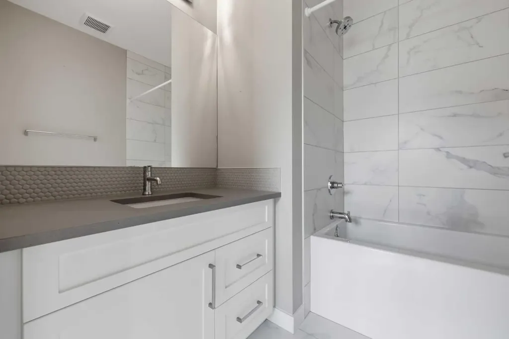4065 32 Avenue NW Calgary AB T3B 6G6