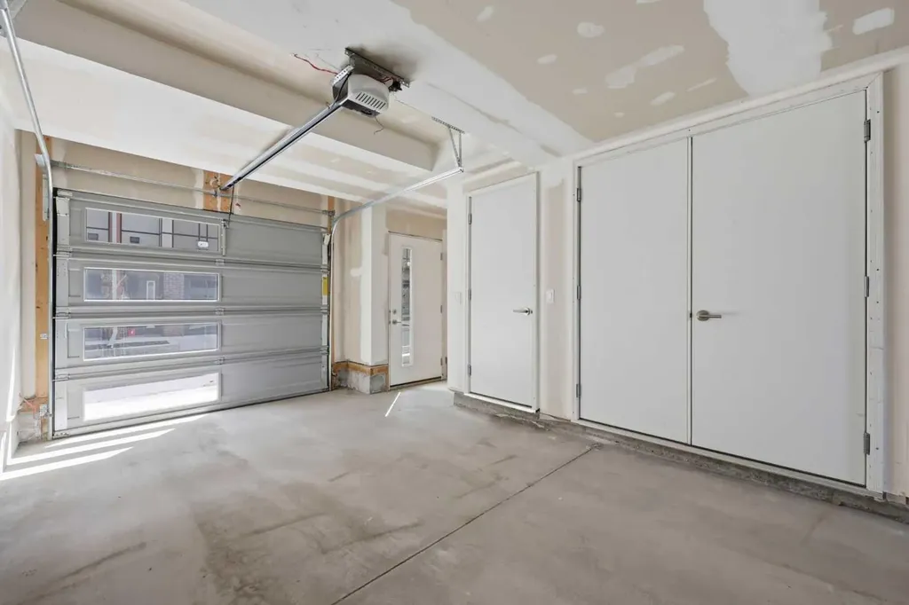 4065 32 Avenue NW Calgary AB T3B 6G6