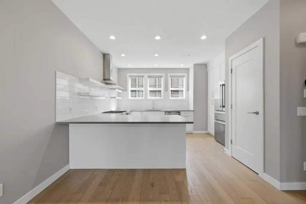 4065 32 Avenue NW Calgary AB T3B 6G6
