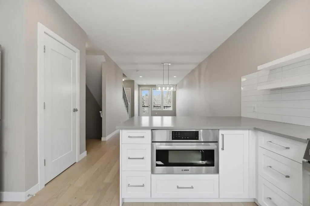 4065 32 Avenue NW Calgary AB T3B 6G6