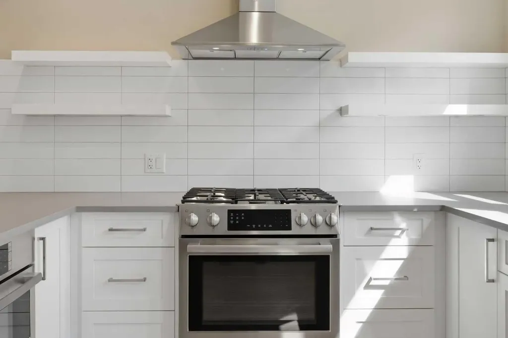 4065 32 Avenue NW Calgary AB T3B 6G6