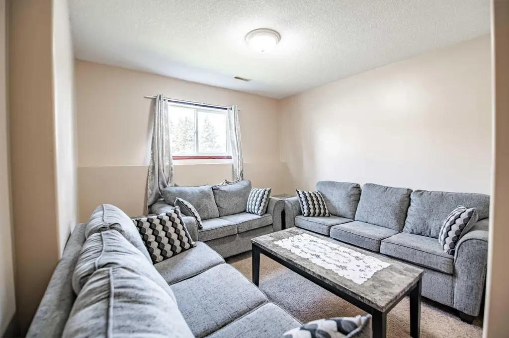 5817 60 Avenue Red Deer AB T4N 5S2
