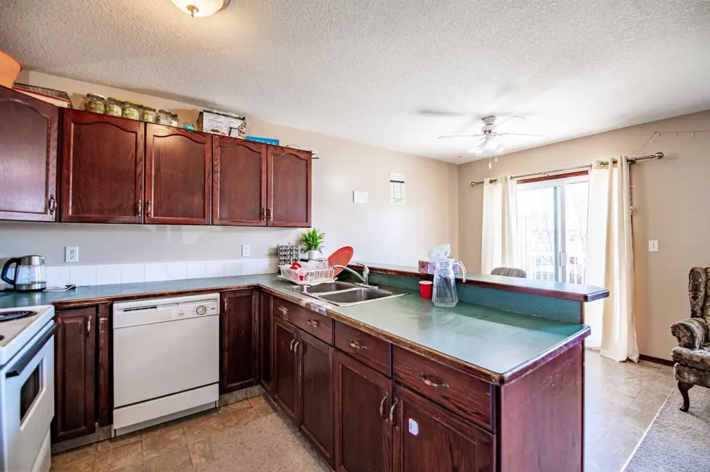 5817 60 Avenue Red Deer AB T4N 5S2