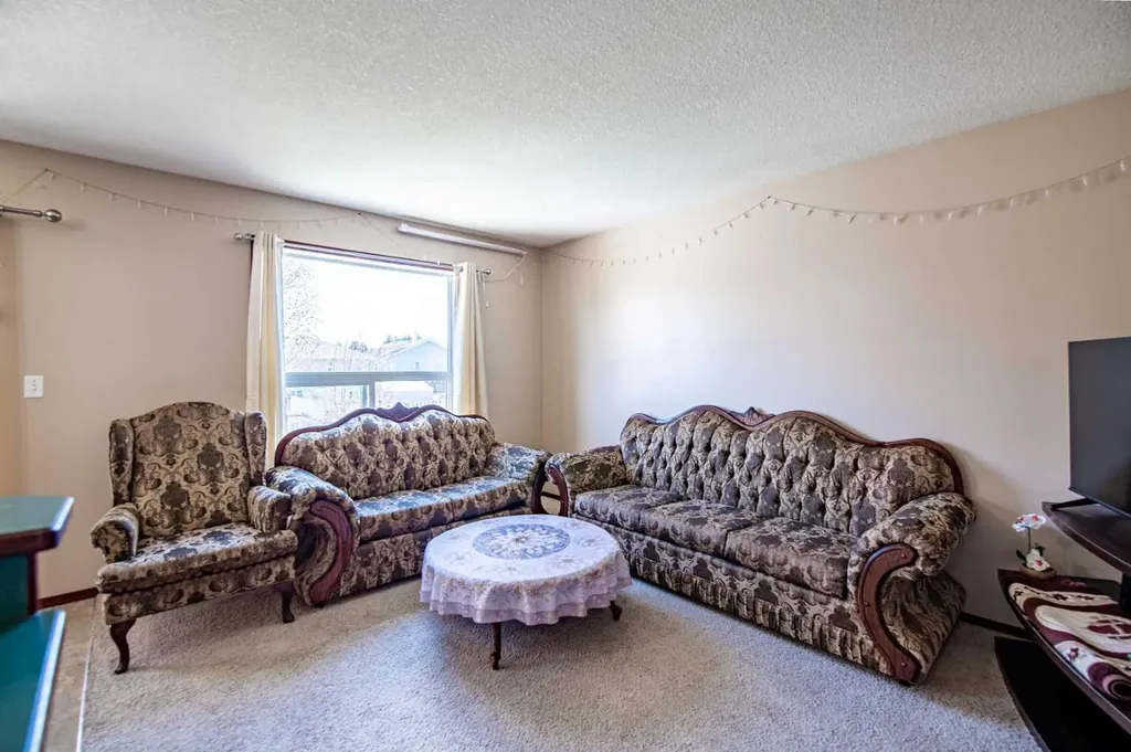 5817 60 Avenue Red Deer AB T4N 5S2