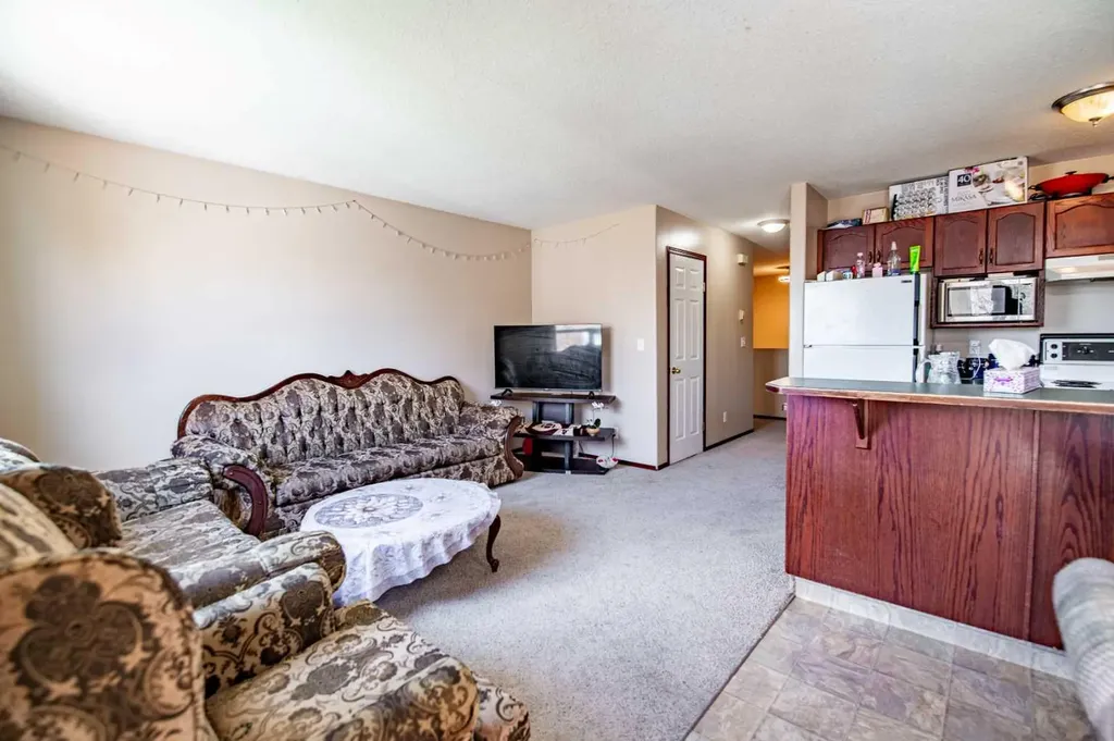 5817 60 Avenue Red Deer AB T4N 5S2