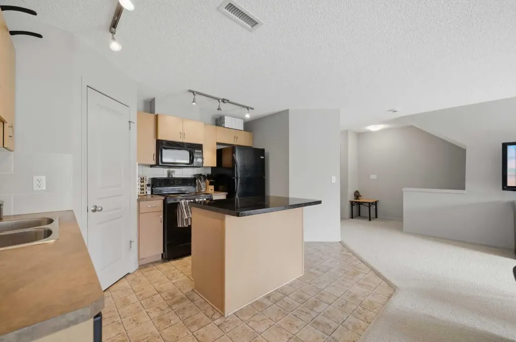 18 Auburn Bay Common SE Calgary AB T3M 0M3