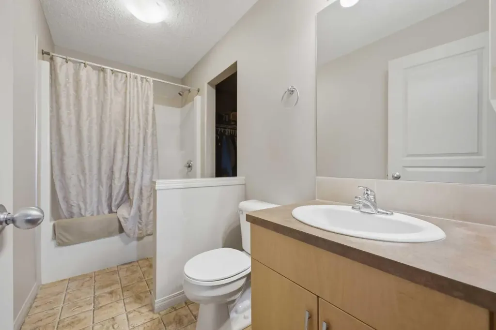 18 Auburn Bay Common SE Calgary AB T3M 0M3
