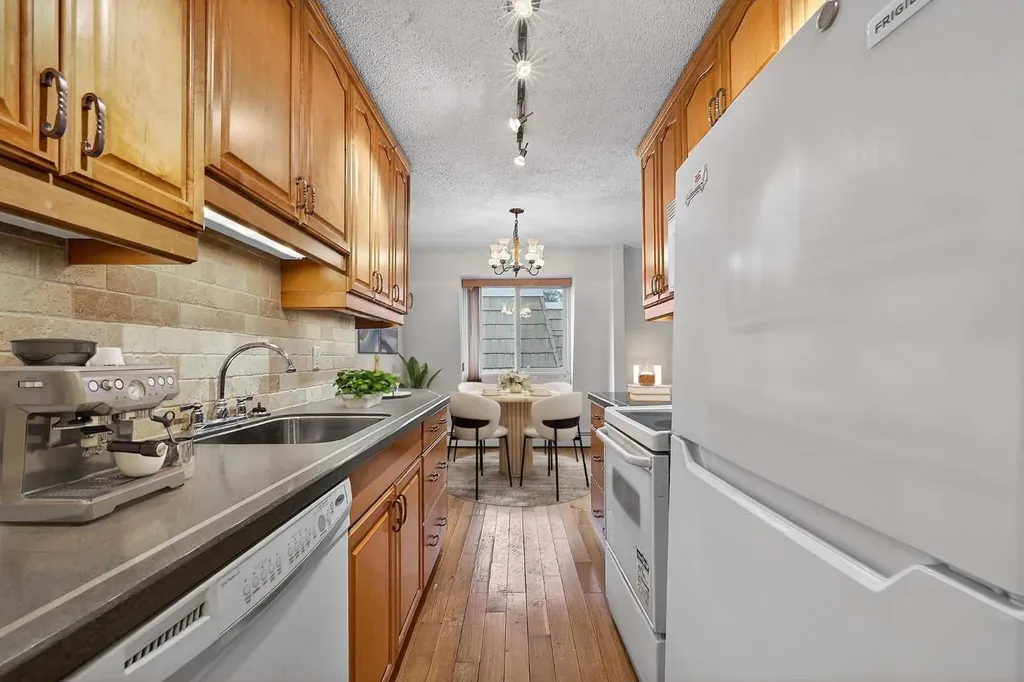 508 Cedar Crescent SW Calgary AB T3C 2Y8