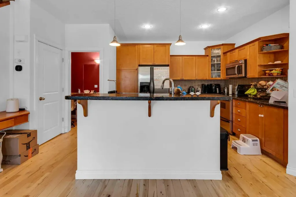 3421 5 Avenue NW Calgary AB T2N 0V5
