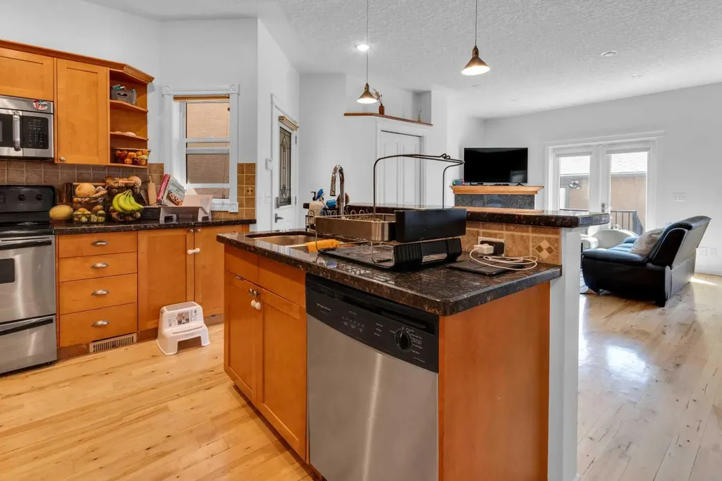 3421 5 Avenue NW Calgary AB T2N 0V5