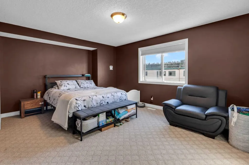 3421 5 Avenue NW Calgary AB T2N 0V5