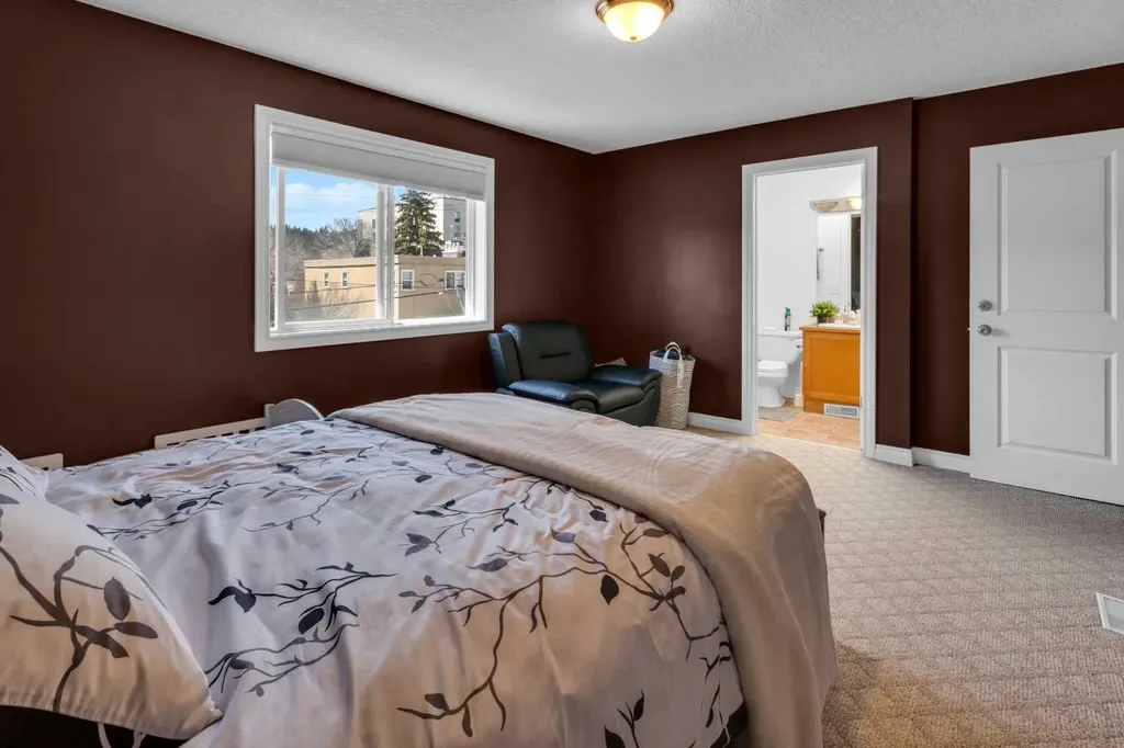 3421 5 Avenue NW Calgary AB T2N 0V5